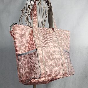 Roomy American Flyer Greek Key Pattern Tote Bag with Pockets
